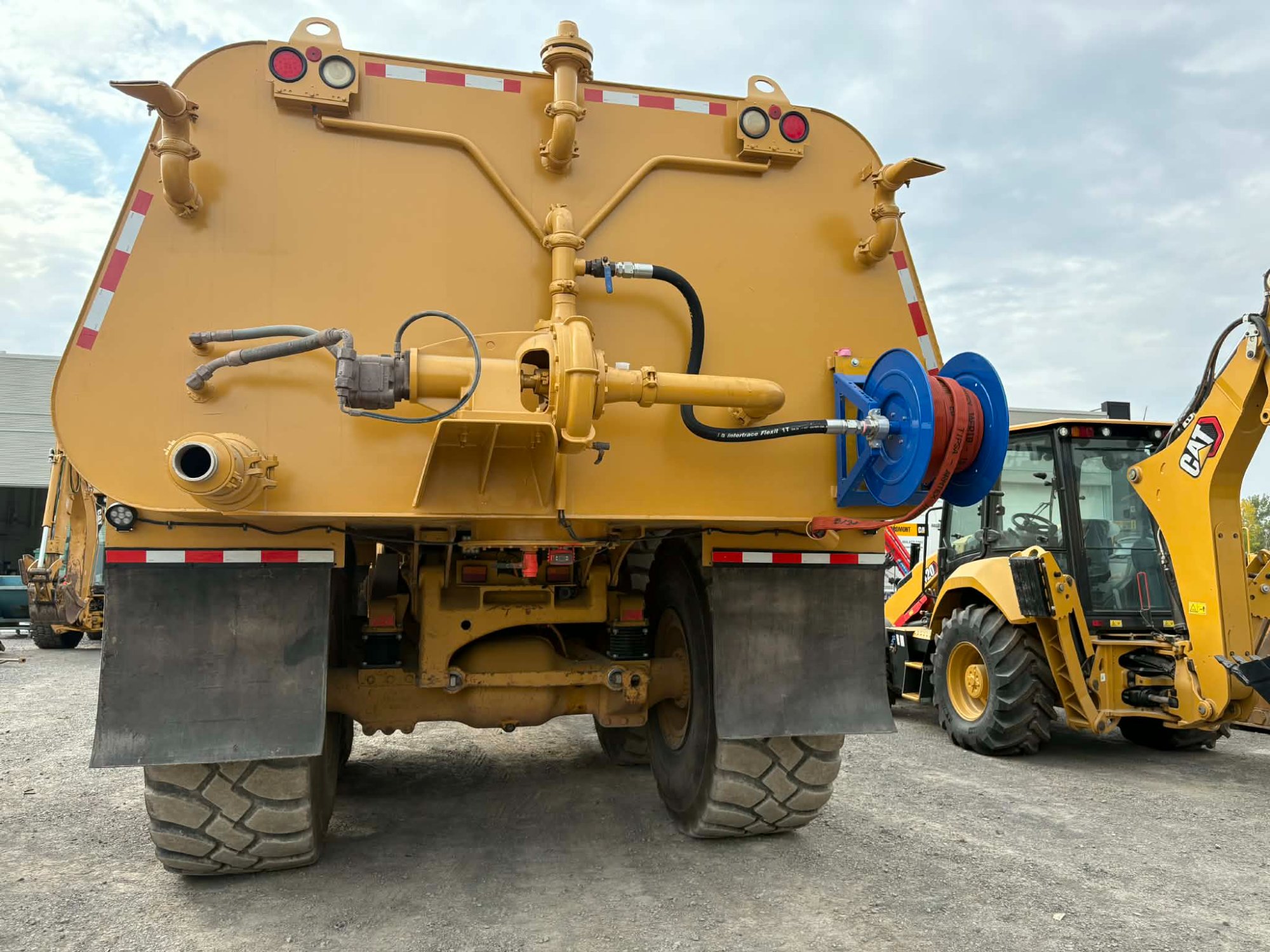 Système de distribution arrière boyau arrosage haute pression camion citerne minier